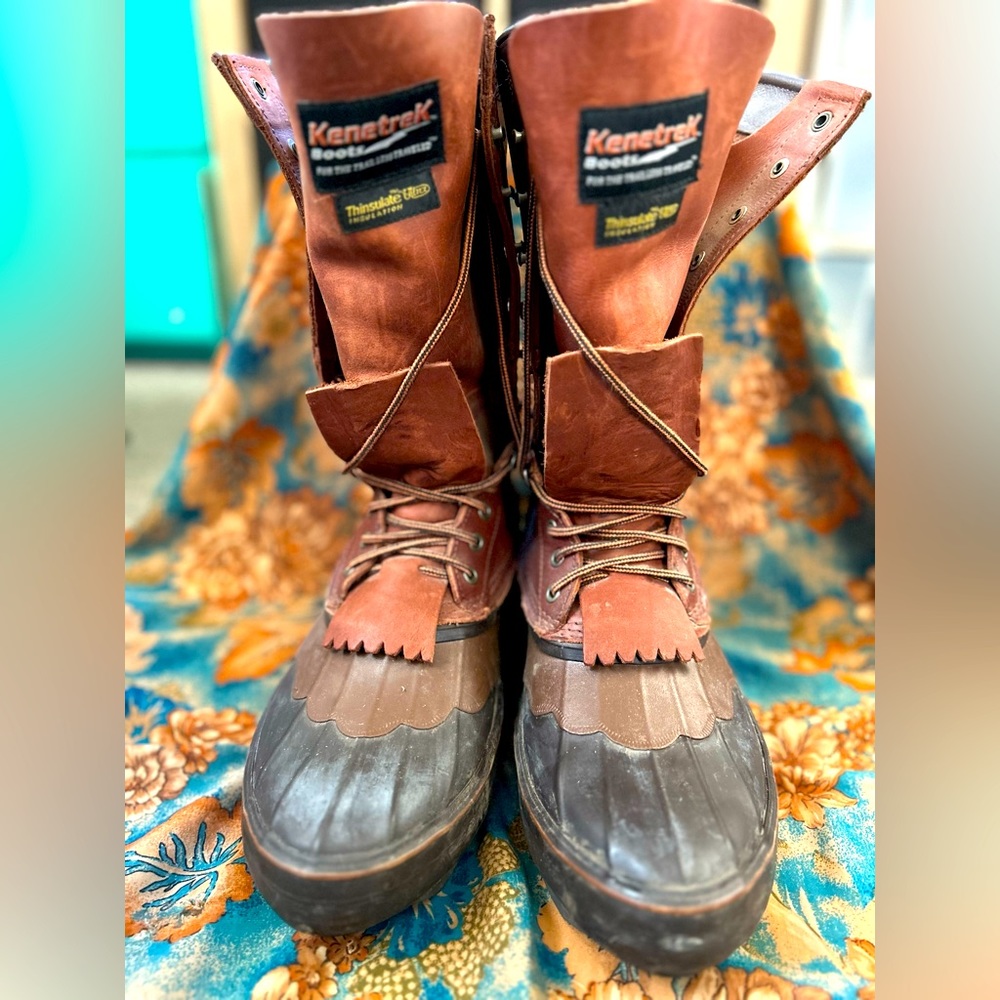 Kenetrek insulated lace up boots. Men’s 11
